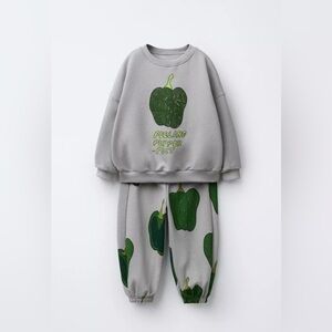 ISO Printed Jogging Sweatshirt and Joggers Set Pepper 
Feeling Pepper-fect